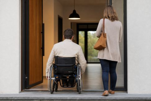 Louer à une personne en situation de handicap : adaptations et règles à connaître