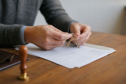 Acheter un bien immobilier aux enchères notariales : mode d’emploi