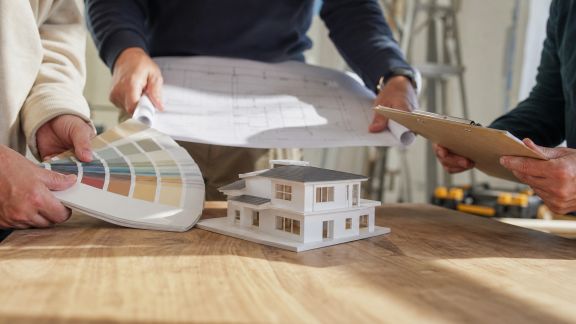 Quels professionnels solliciter pour une rénovation globale clé en main