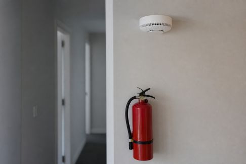 Zoom sur les obligations liées à la sécurité incendie dans les locations