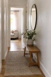 Comment mettre en valeur une entrée étroite avec le home staging