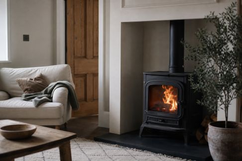 Mettre en valeur une cheminée ou un poêle grâce au home staging