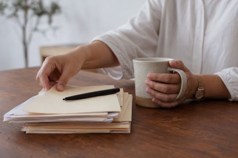 Comment bien préparer le dossier de vente pour attirer les acquéreurs